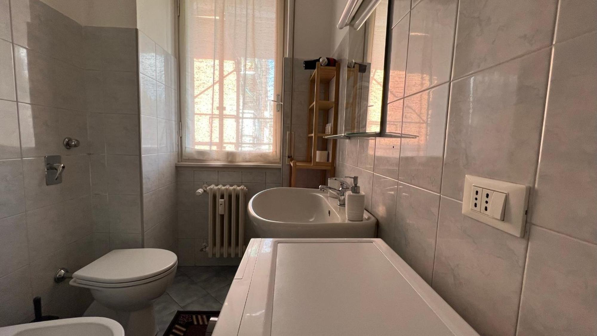Duomo A 20 Minuti Netflix Wifi Da Juls Home Rozzano Luaran gambar